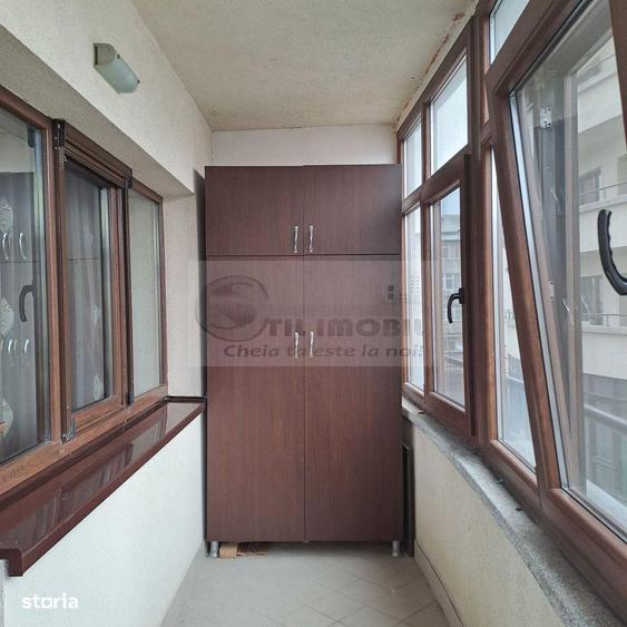 Apartament cu 4 camere decomandat în Central