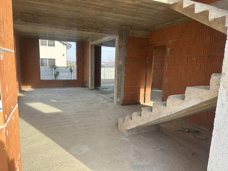 Casă cu 4 camere în Central