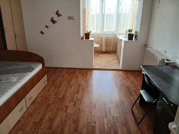 Garsonieră decomandată în Central