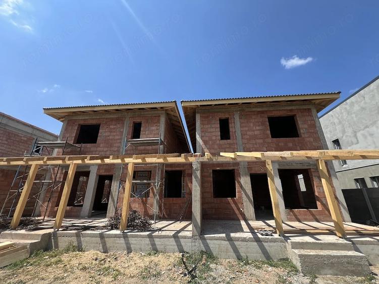 Casă cu 5 camere cu Teren 300 Mp în Ghiroda