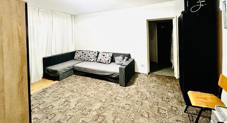 Apartament cu 3 camere semidecomandat în Colentina