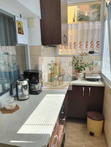 Apartament cu 2 camere semidecomandat, mobilat în Dâmbovița