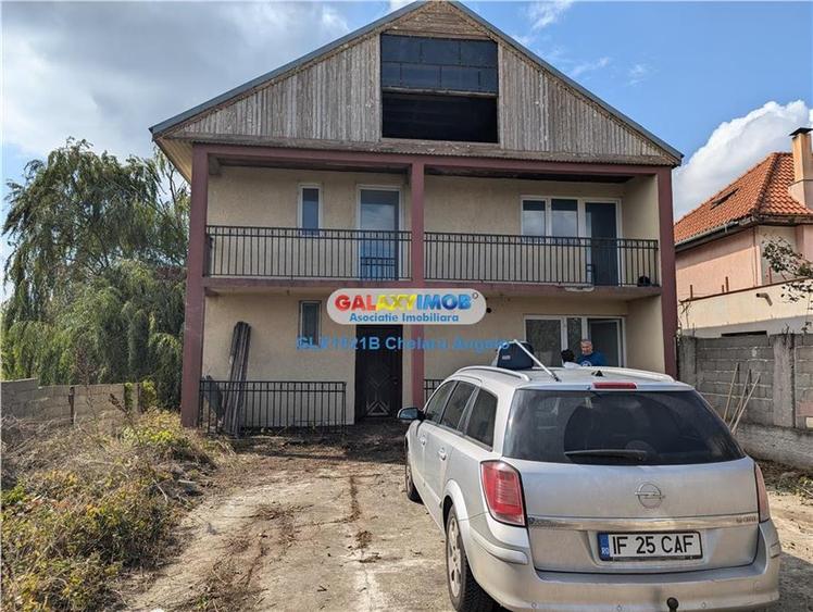 Casă cu 5 camere cu Teren 1000 Mp în 1 Decembrie