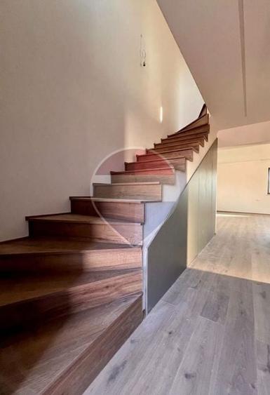 Duplex cu 4 camere cu Teren 350 Mp în Tărlungeni