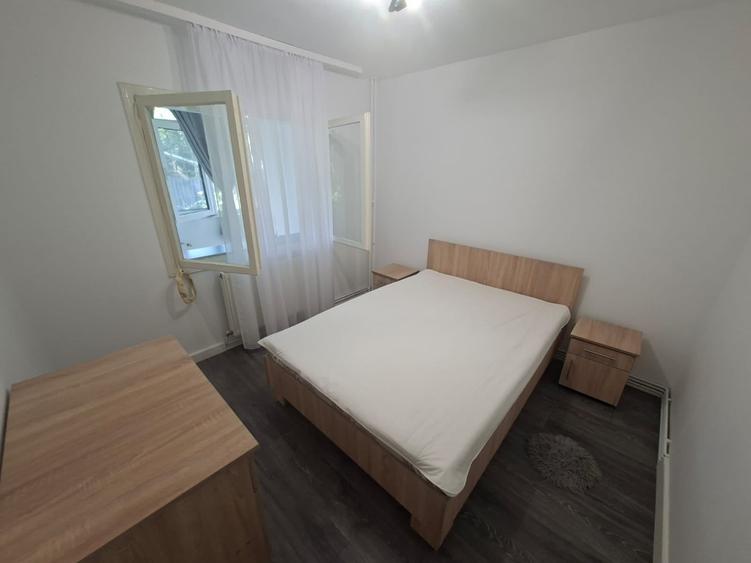 Apartament cu 2 camere decomandat în Podul de Fier
