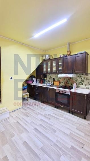 Casă individuală cu 5 camere cu Canalizare în Andronache