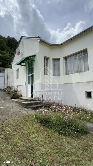 Casă cu 4 camere cu Teren 5000 Mp în Julița
