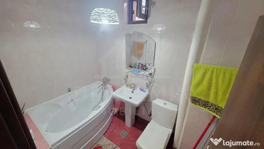 Casă cu 7 camere cu Teren 450 Mp în George Enescu