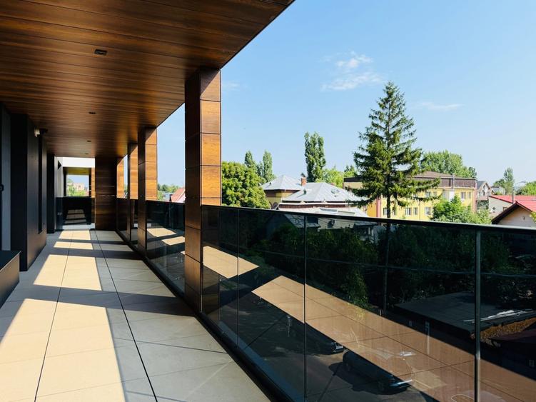 Apartament cu 3 camere decomandat, mobilat în Băneasa