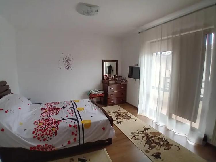 Duplex cu 6 camere cu Canalizare în Mogoșoaia