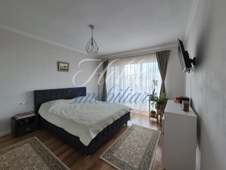 Apartament cu 3 camere decomandat, mobilat în Florești