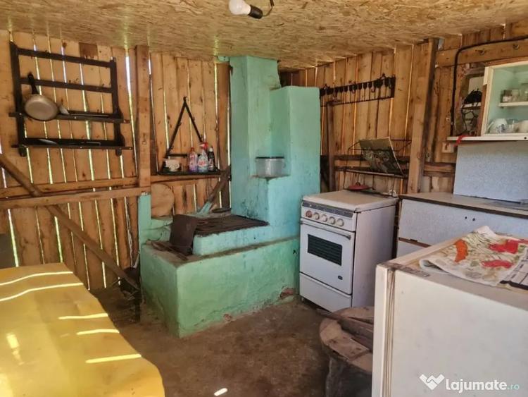 Casă cu 2 camere cu Teren 1150 Mp în Boțești