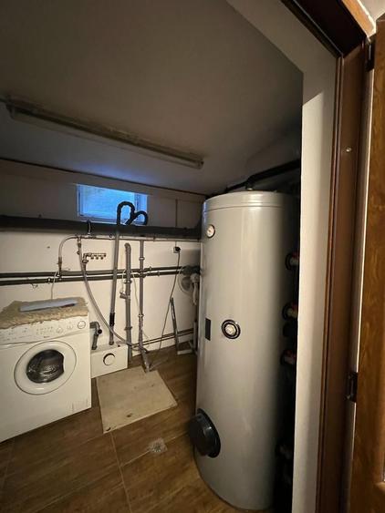 Casă individuală cu 7 camere cu Canalizare în Est