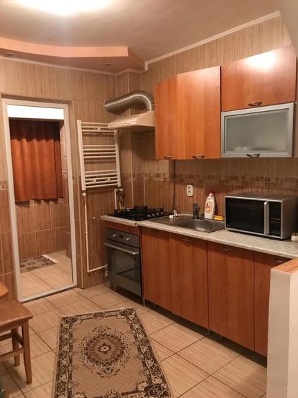 Apartament cu 2 camere semidecomandat, mobilat în Far