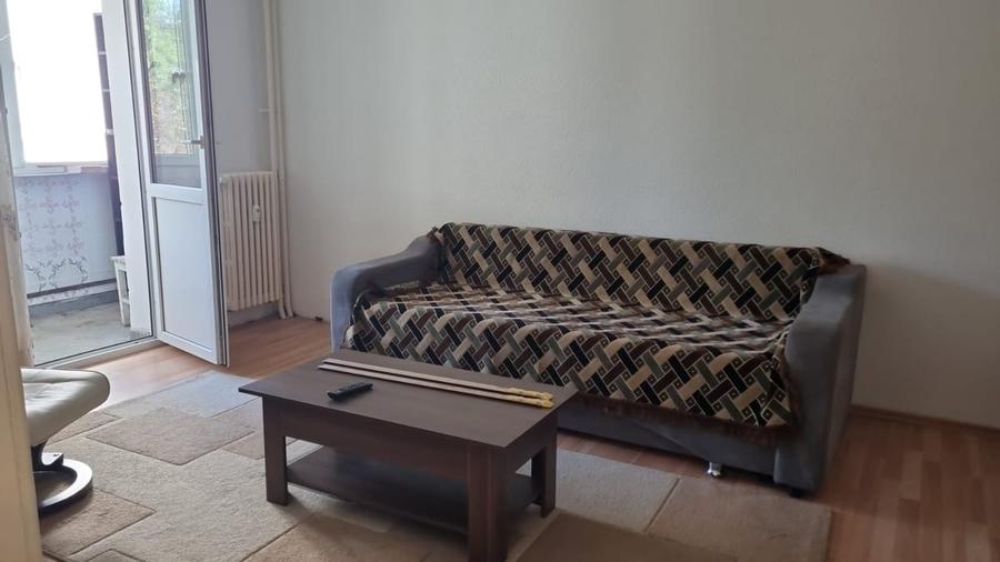 Apartament cu 3 camere decomandat în Titan
