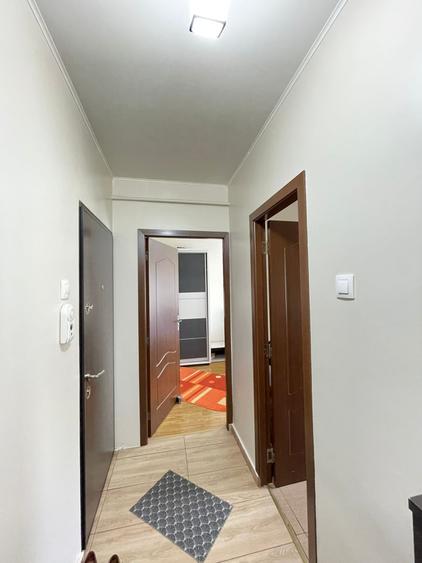 Apartament cu 3 camere nedecomandat, mobilat în Podu Roș
