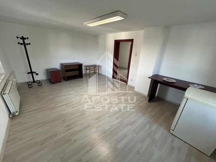 Birou, de 120 mp, în Girocului