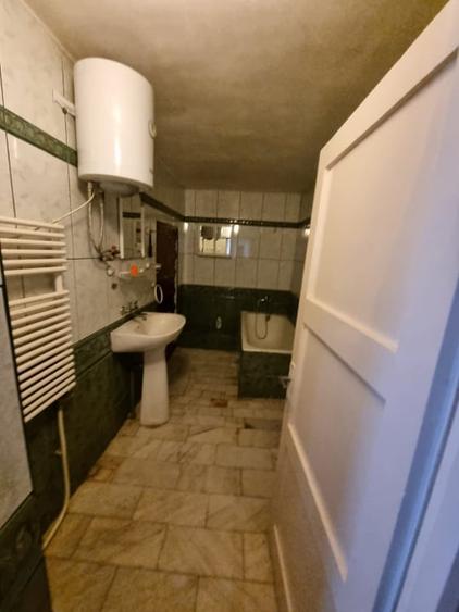 Casă individuală cu 8 camere cu Canalizare în Păulești