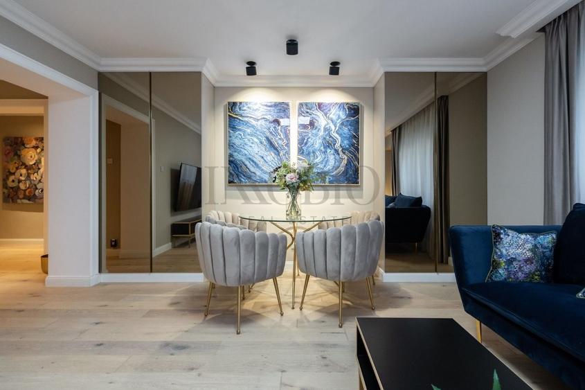 Apartament cu 4 camere decomandat în P-ța Victoriei