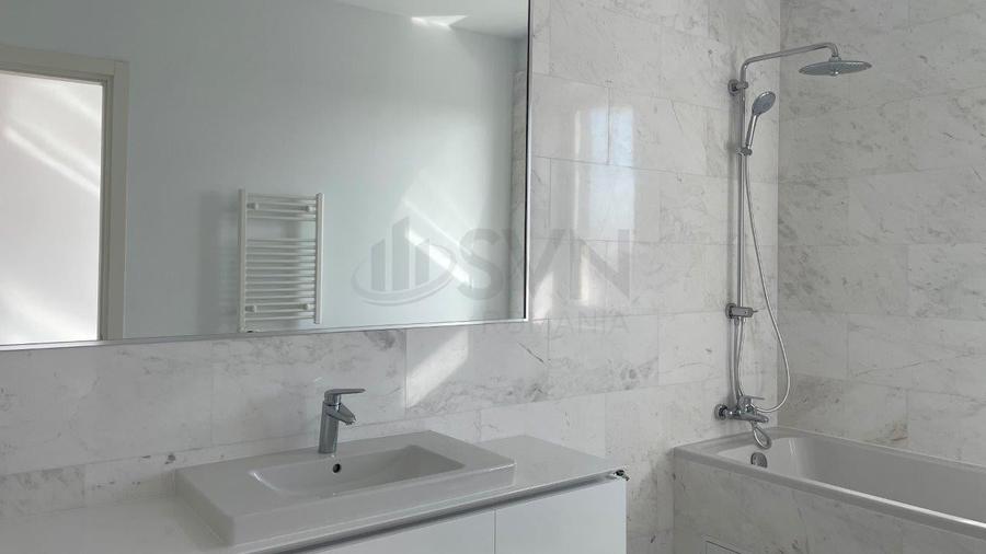 Penthouse cu 4 camere semidecomandat în Domenii