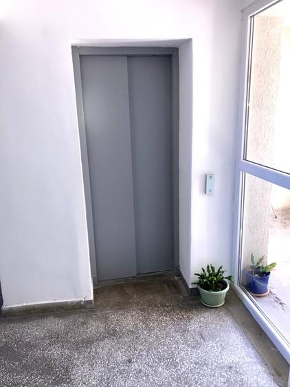 Apartament cu 4 camere decomandat în Victoriei
