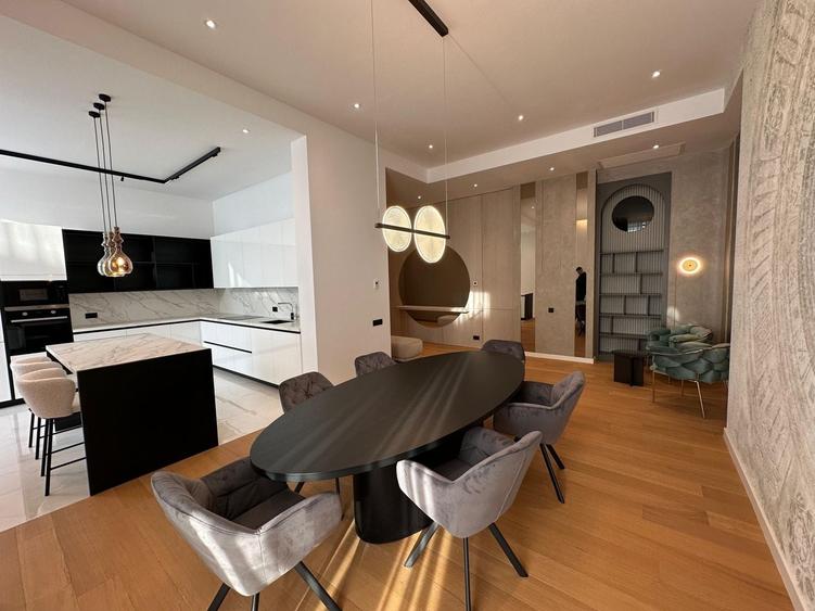 Apartament cu 5 camere decomandat, mobilat în Herăstrău