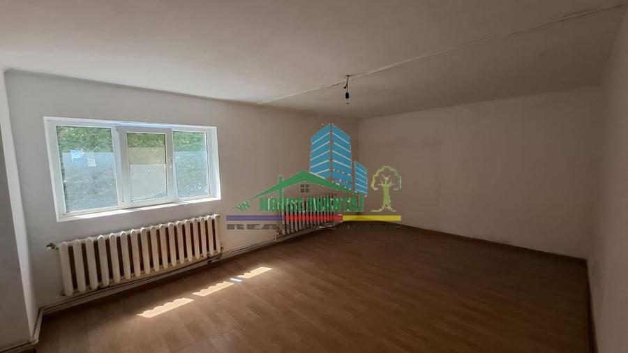 Casă cu 5 camere cu Teren 416 Mp în Central