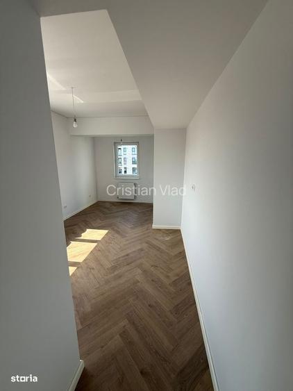 Apartament cu 3 camere , cu loc de parcare subteran ,metrou pacii.