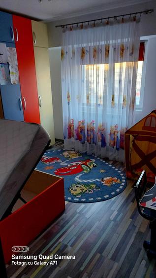 Apartament cu 3 camere semidecomandat în Central
