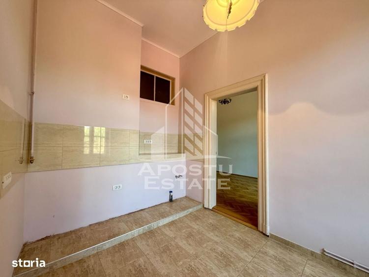 Apartament cu 4 camere în Ciupercenii Noi