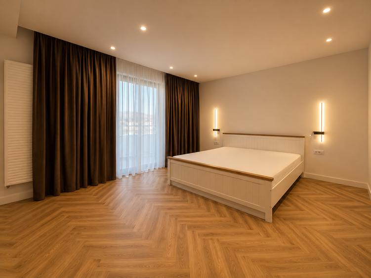 Duplex cu 7 camere cu Canalizare în Nord