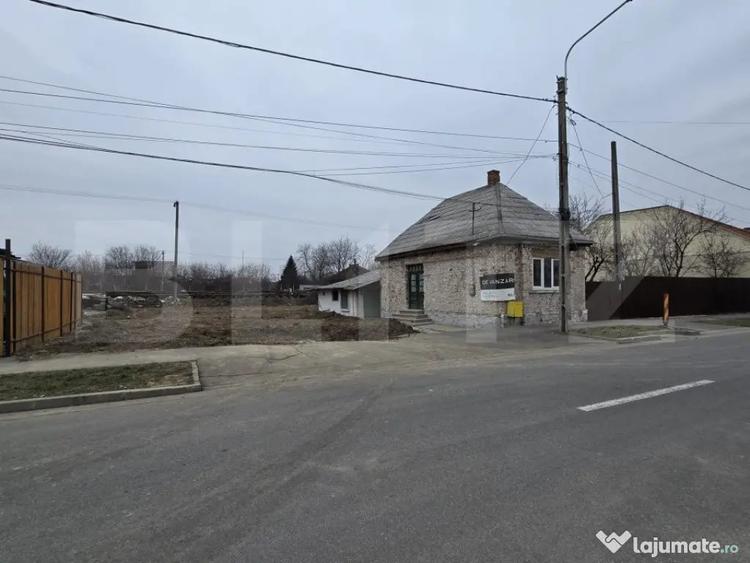 Casă cu 2 camere cu Teren 500 Mp în Botizului