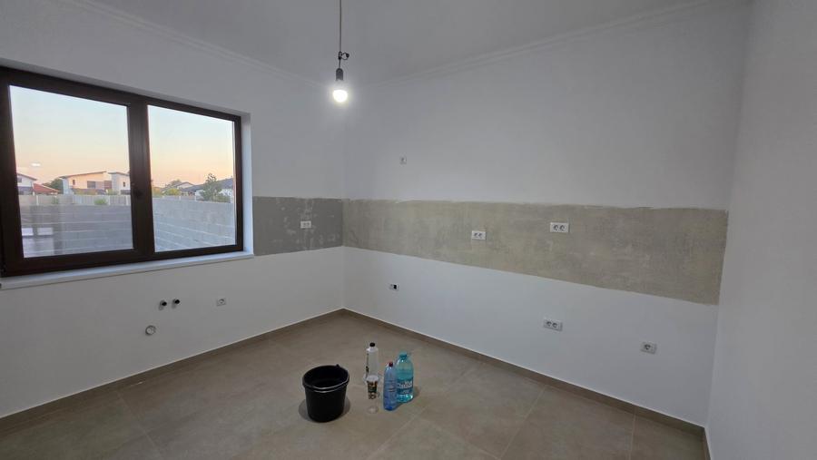 Casă individuală cu 3 camere cu Canalizare în Sânandrei