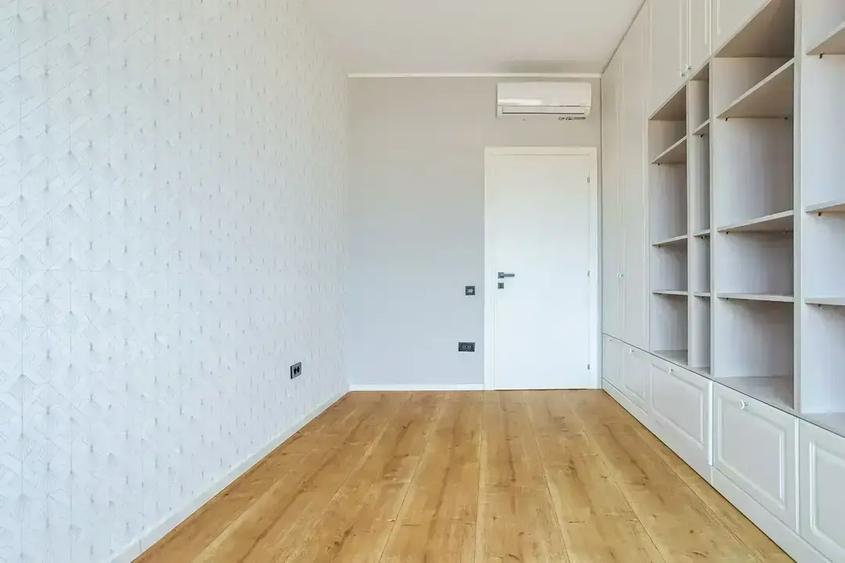 Apartament cu 4 camere semidecomandat, mobilat în Floreasca