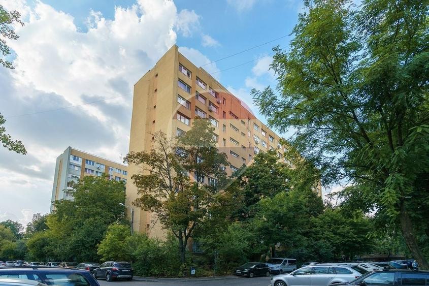 Apartament cu 3 camere semidecomandat, mobilat în Drumul Taberei