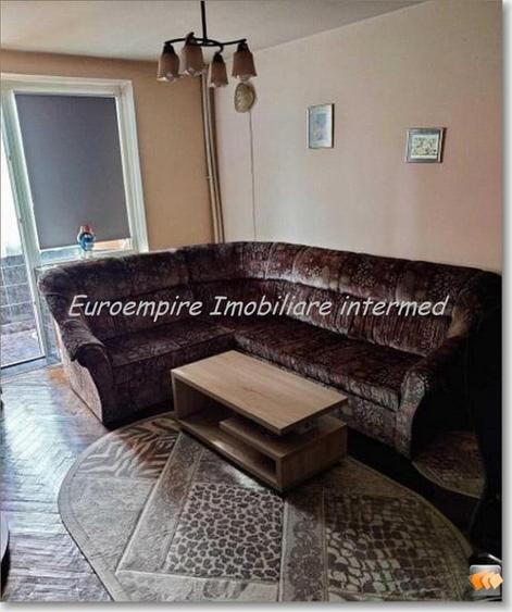 Apartament cu 3 camere semidecomandat în Abator