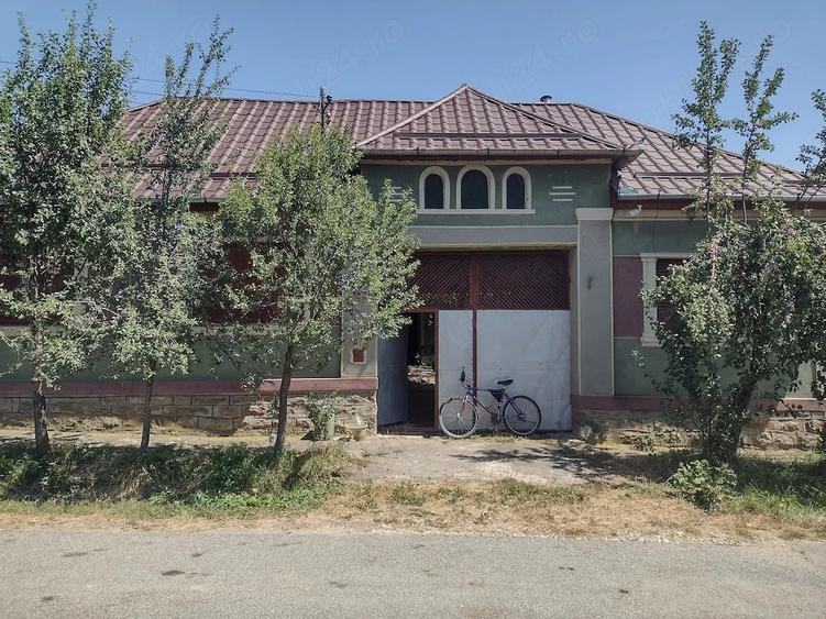 Casă cu 3 camere cu Teren 1000 Mp în Rogoz