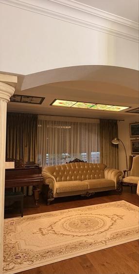 Casă cu 4 camere în Exterior Vest