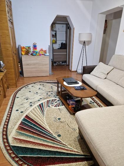 Apartament cu 3 camere decomandat, mobilat în Central