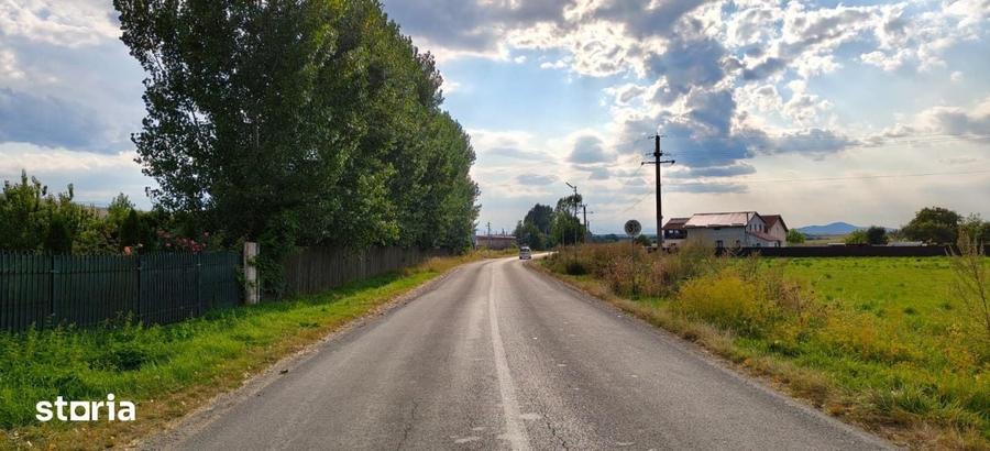Teren ingradit langa casa locuita la intrare in Teliu - 3