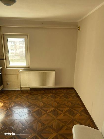 Apartament cu 3 camere decomandat în Micro 16
