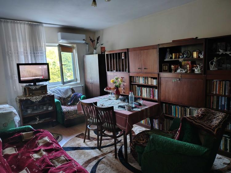 Apartament cu 2 camere decomandat în Central
