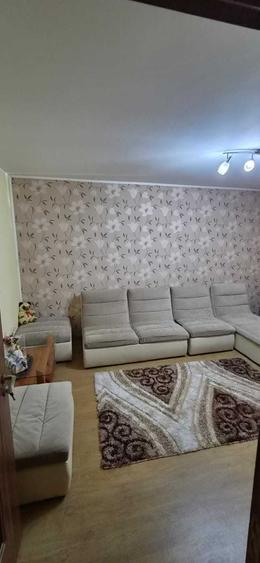 Apartament cu 3 camere decomandat în Prundu
