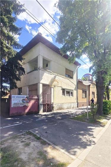 Casă cu 3 camere cu Canalizare în Central