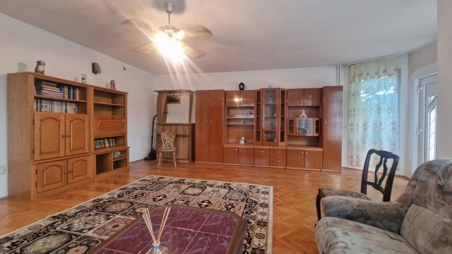 Casă individuală cu 8 camere cu Teren 750 Mp în Cetate