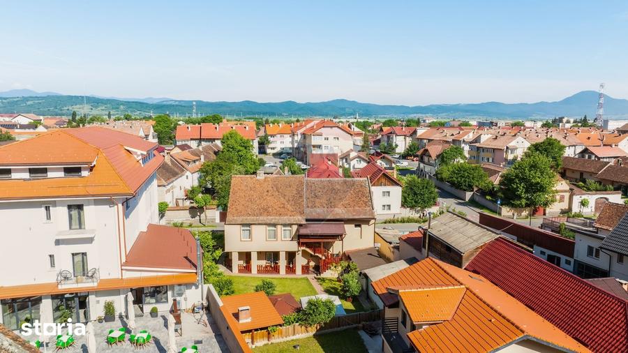 Casă cu 6 camere cu Teren 700 Mp în Ultracentral