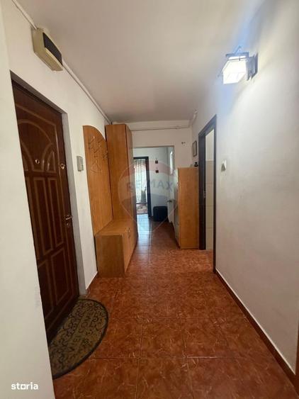 Apartament cu 2 camere decomandat, mobilat în Rovine