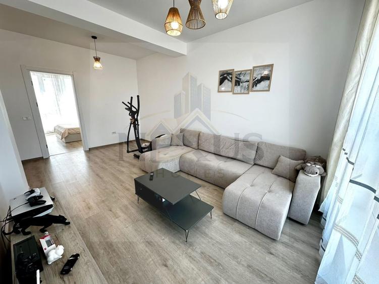 Apartament cu 2 camere semidecomandat, mobilat în Sud