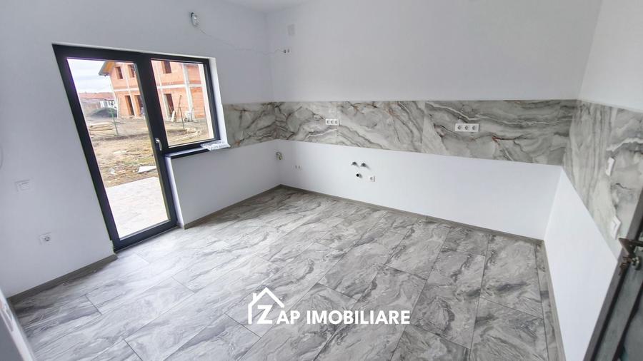 Duplex cu 4 camere cu Canalizare în Sângeorgiu de Mureș