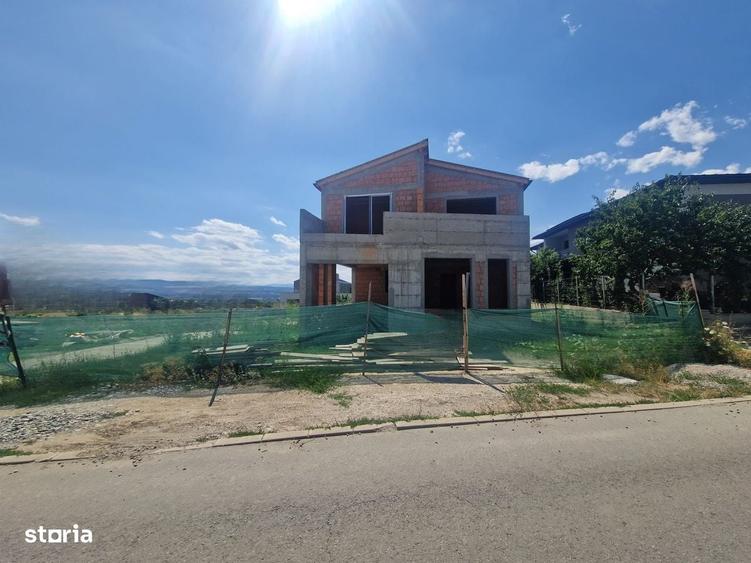 Casă cu 4 camere în Central
